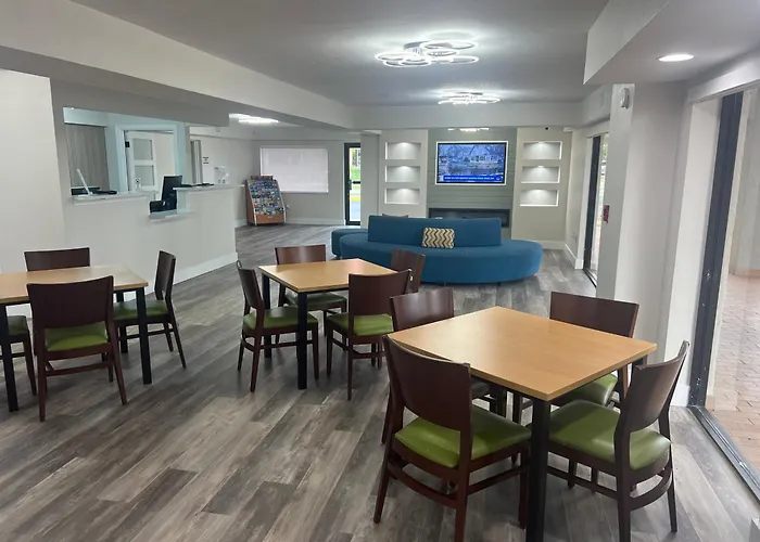 Quality Inn & Suites Orlando East - Ucf Area