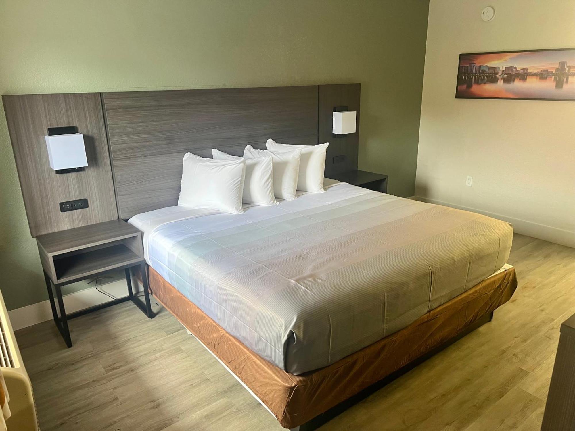 Quality & Orlando East - Ucf Area Hotel
