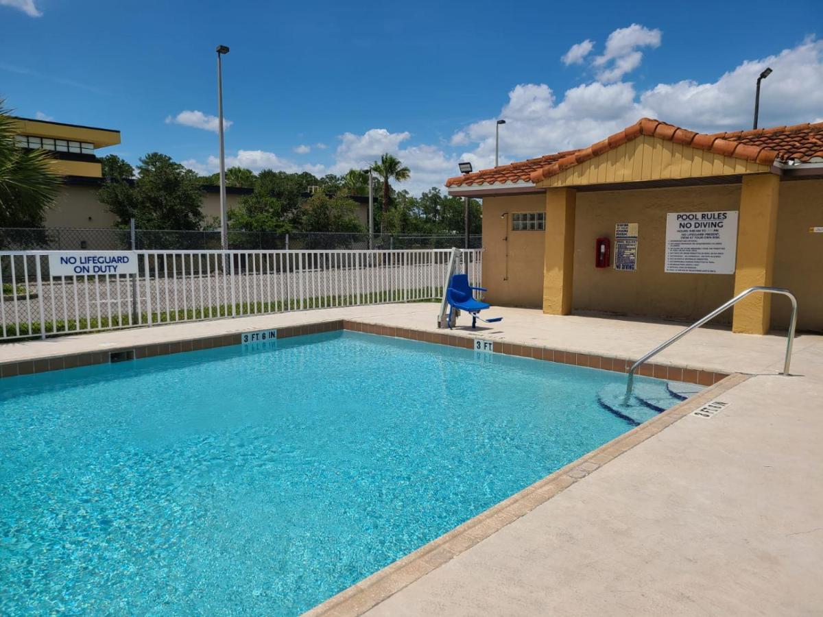 Quality & Orlando East - Ucf Area Hotel